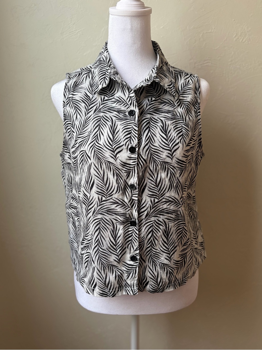 Tahari 100% Linen Tropical Leaf Sleeveless Button Front Top Size S